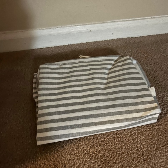 Large Collapsible Laundry Hamper - New without tags - Picture 3 of 3